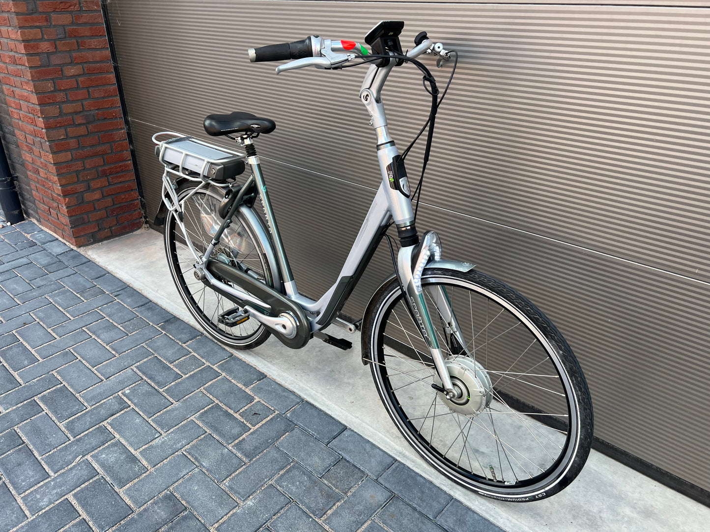 Sparta F8i